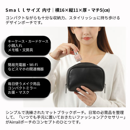 実用性と使用感に配慮した設計のスクエアポーチ