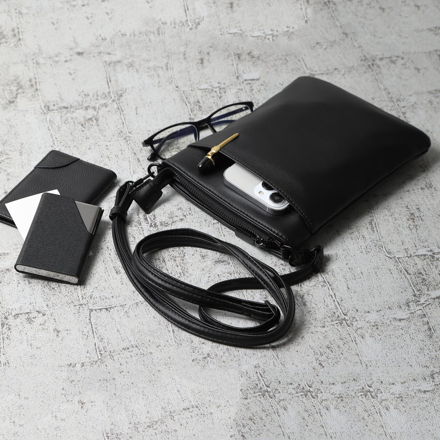長財布と大型スマホが入るポシェット