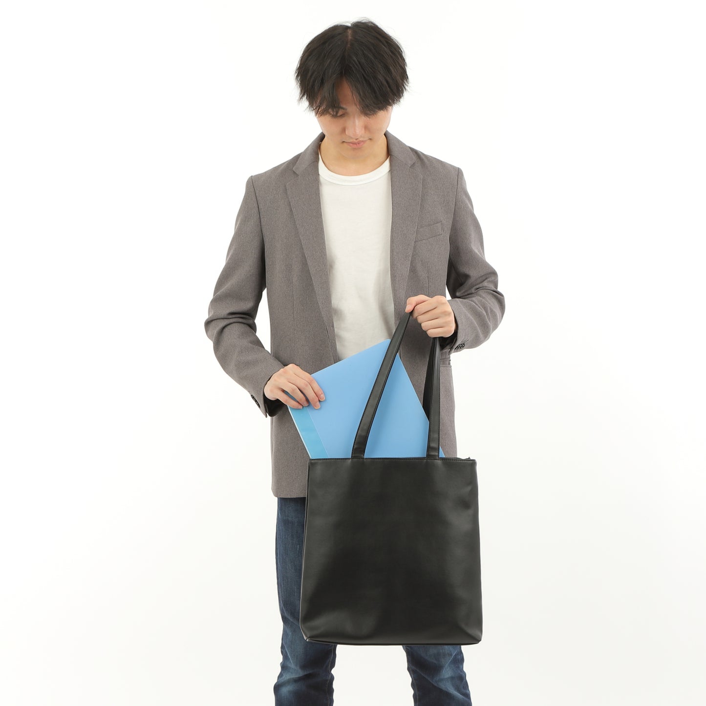 大きすぎず小さすぎず縦長のトートバッグ