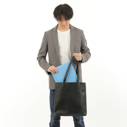 大きすぎず小さすぎず縦長のトートバッグ