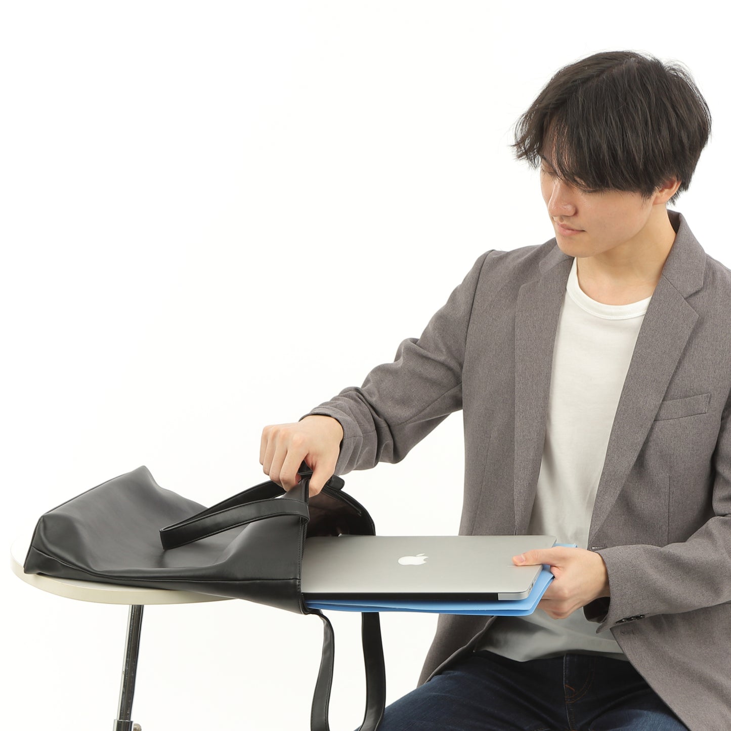 大きすぎず小さすぎず縦長のトートバッグ