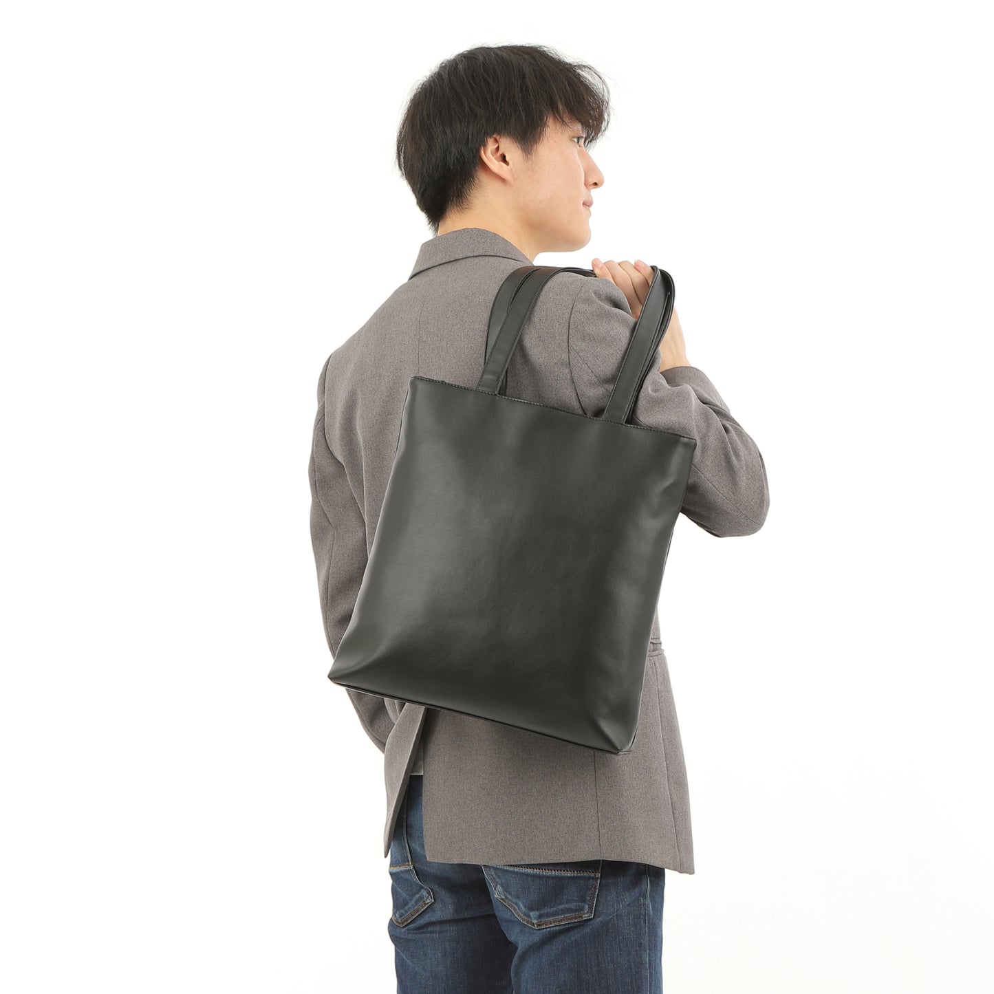 大きすぎず小さすぎず縦長のトートバッグ