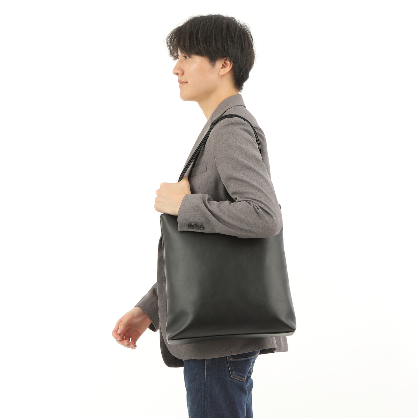 大きすぎず小さすぎず縦長のトートバッグ