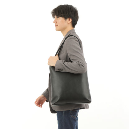 大きすぎず小さすぎず縦長のトートバッグ