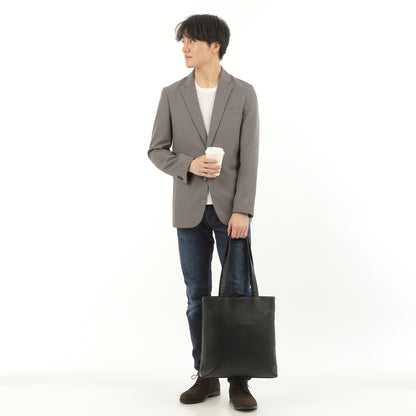 大きすぎず小さすぎず縦長のトートバッグ