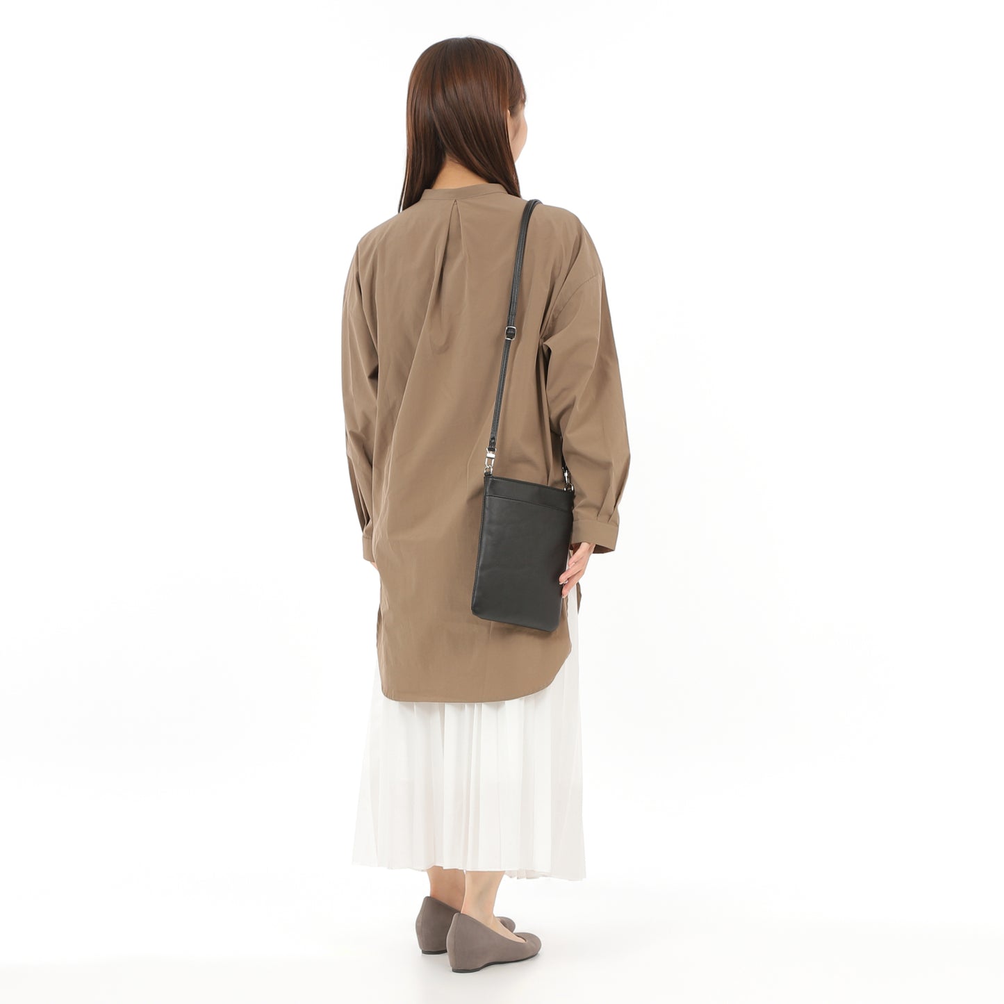 長財布と大型スマホが入るポシェット