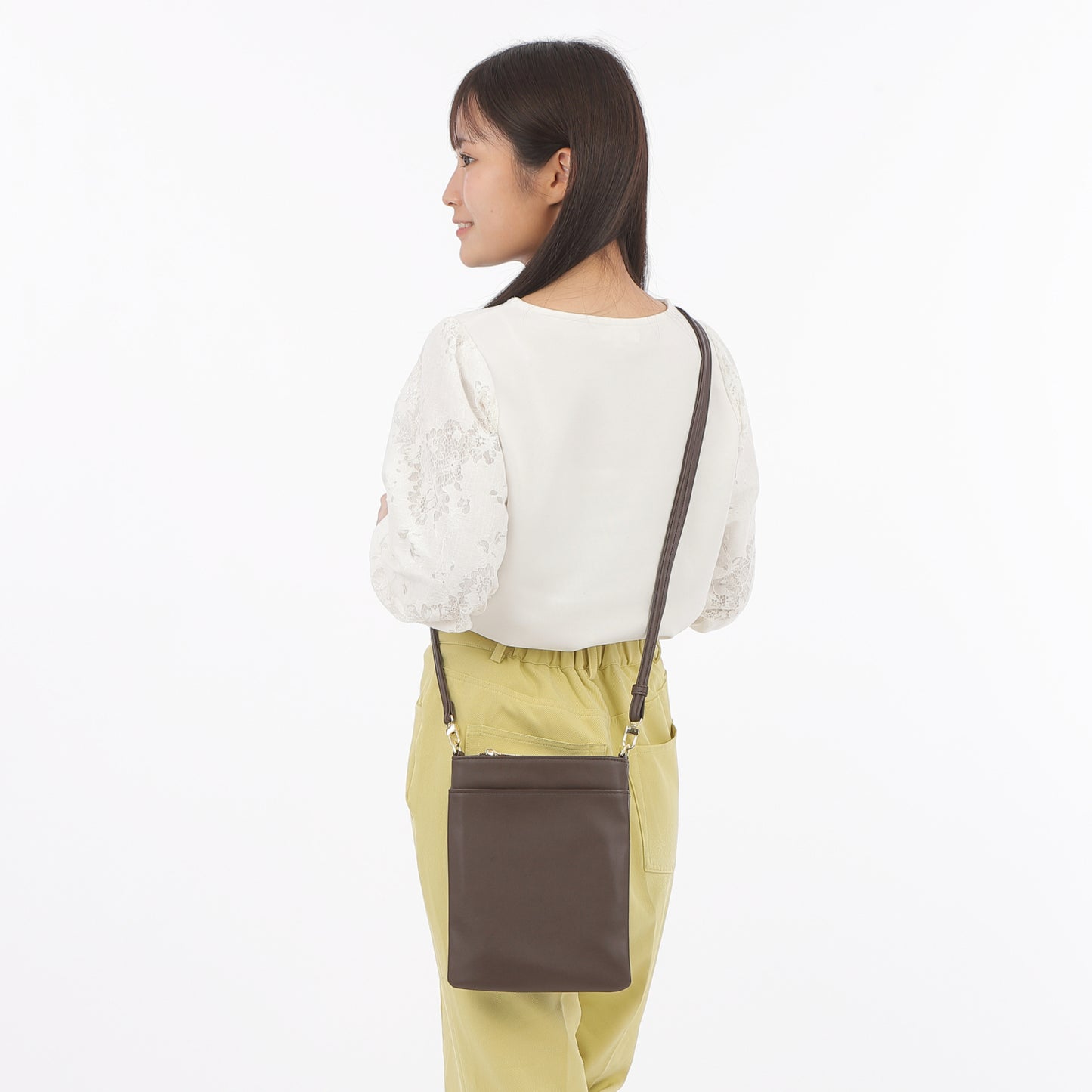 長財布と大型スマホが入るポシェット