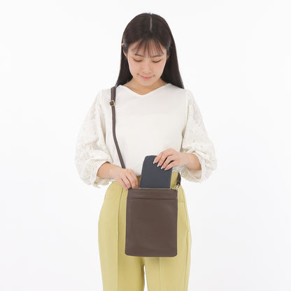 長財布と大型スマホが入るポシェット