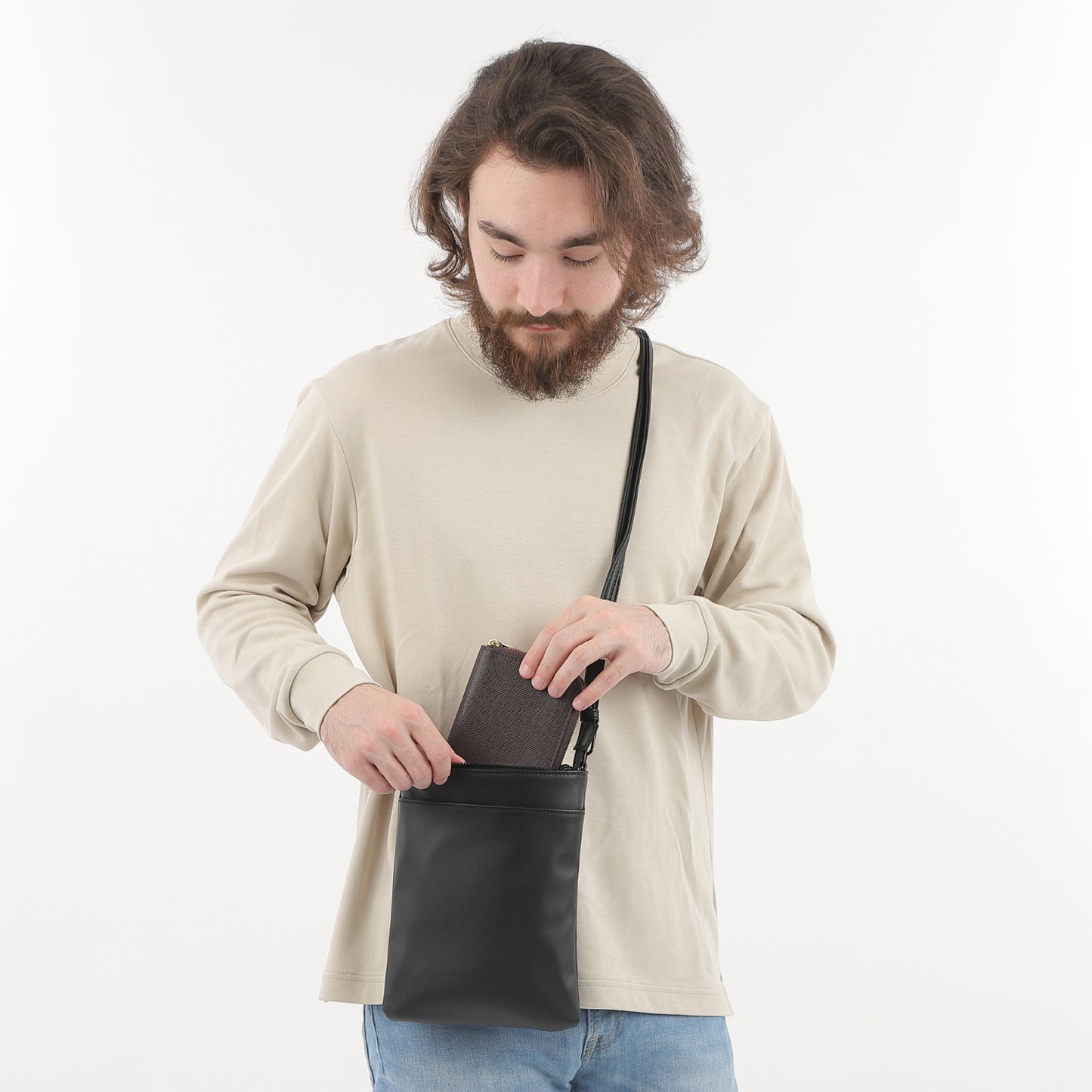 長財布と大型スマホが入るポシェット