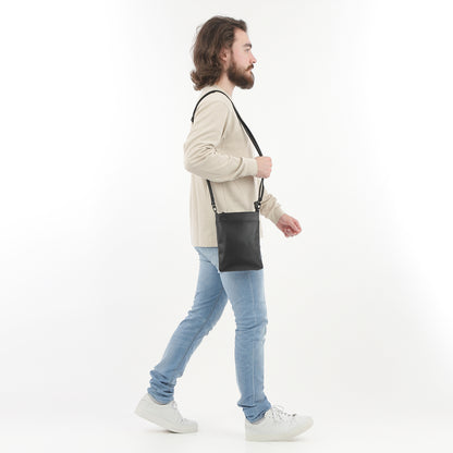 長財布と大型スマホが入るポシェット