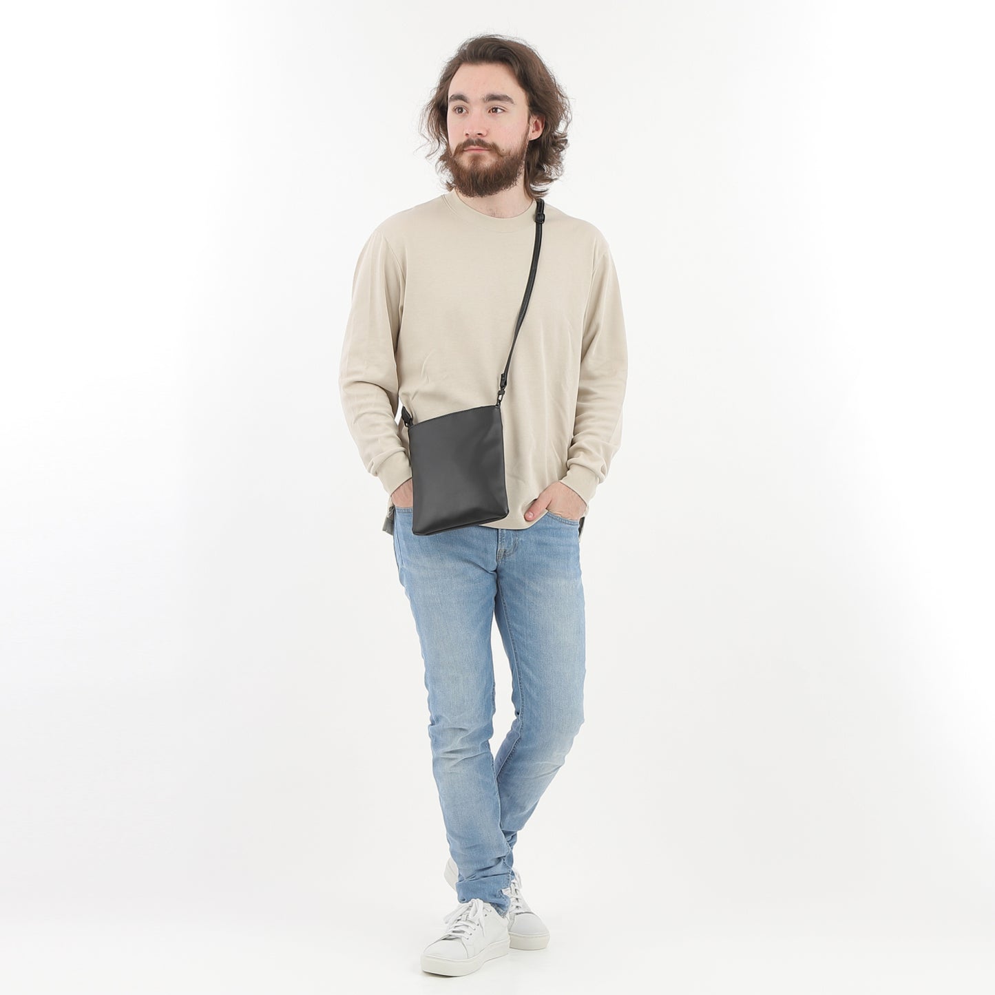 長財布と大型スマホが入るポシェット