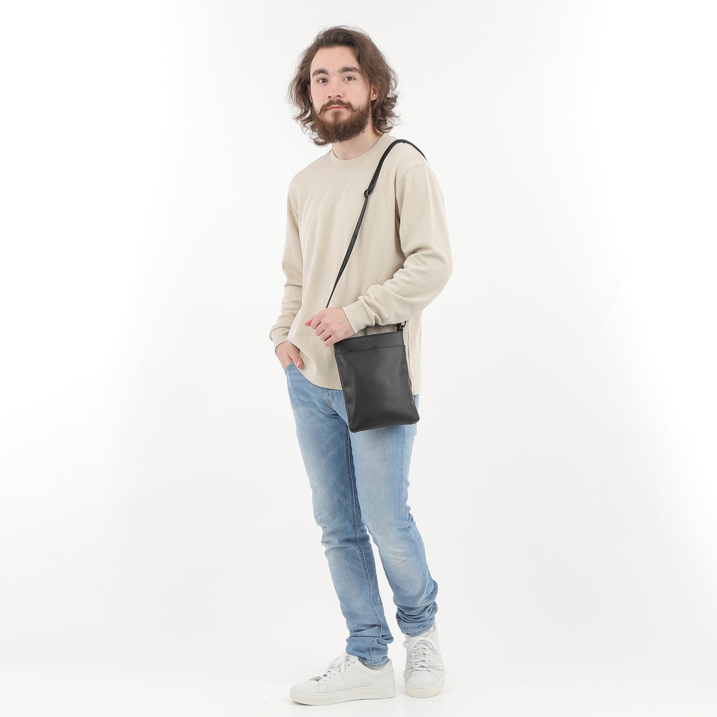 長財布と大型スマホが入るポシェット