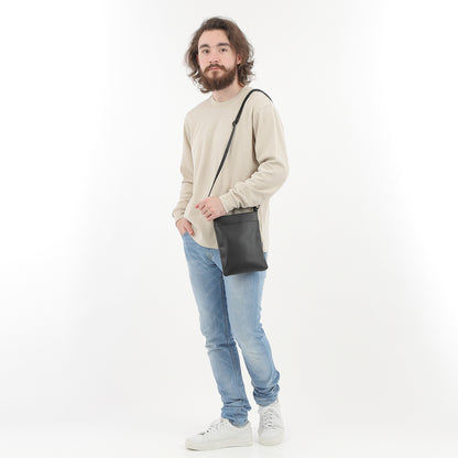 長財布と大型スマホが入るポシェット